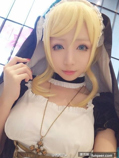 全身上下只穿一件毛衣挡不住的「巨乳长腿」 超萌cosplayer青青子！