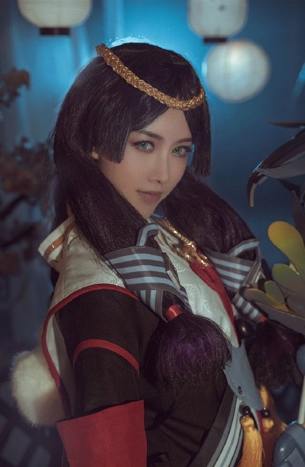 女神级中国coser「真的菜菜」 爆表魅力让众人想被她踩在脚下！