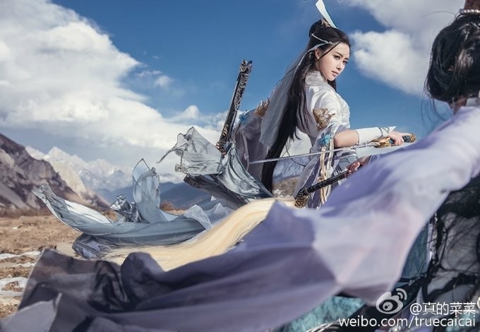 女神级中国coser「真的菜菜」 爆表魅力让众人想被她踩在脚下！