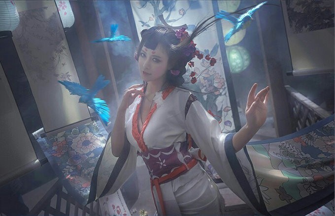 女神级中国coser「真的菜菜」 爆表魅力让众人想被她踩在脚下！