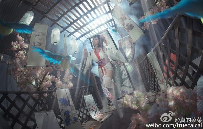 女神级中国coser「真的菜菜」 爆表魅力让众人想被她踩在脚下！