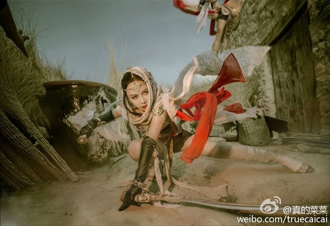 女神级中国coser「真的菜菜」 爆表魅力让众人想被她踩在脚下！