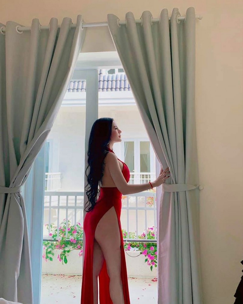 越南辣妹Tr&#432;&#417;ng Minh Chau 美女性感肉臀诱人