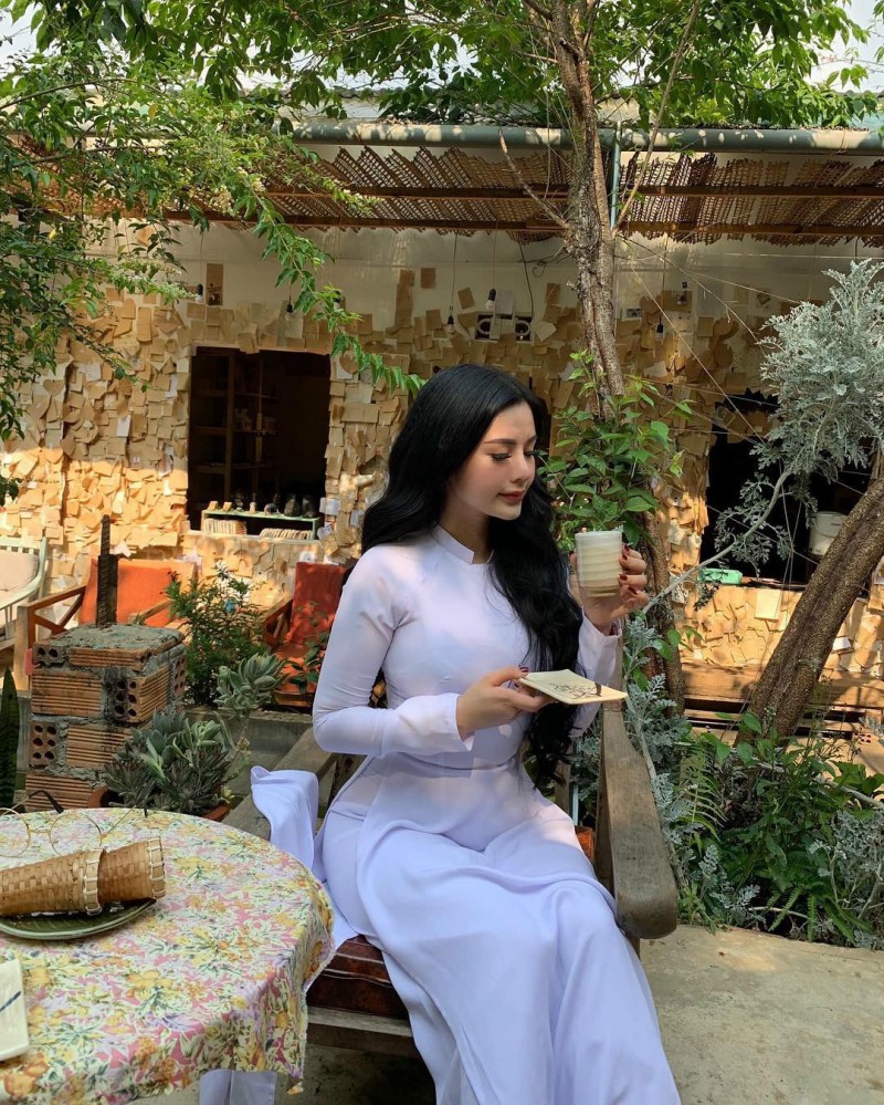 越南辣妹Tr&#432;&#417;ng Minh Chau 美女性感肉臀诱人