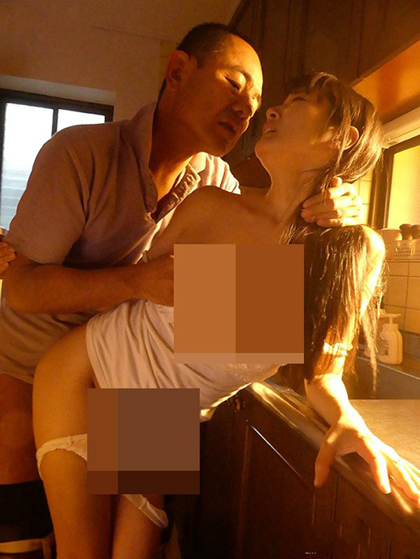 【捕鱼王】ADN-196: 风骚娇妻檟本美笑在家跟房东打炮内射。