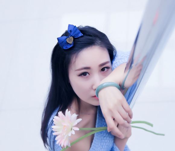 硕大蘑菇头顶开粉嫩的小缝—老师叫我帮他解乳罩