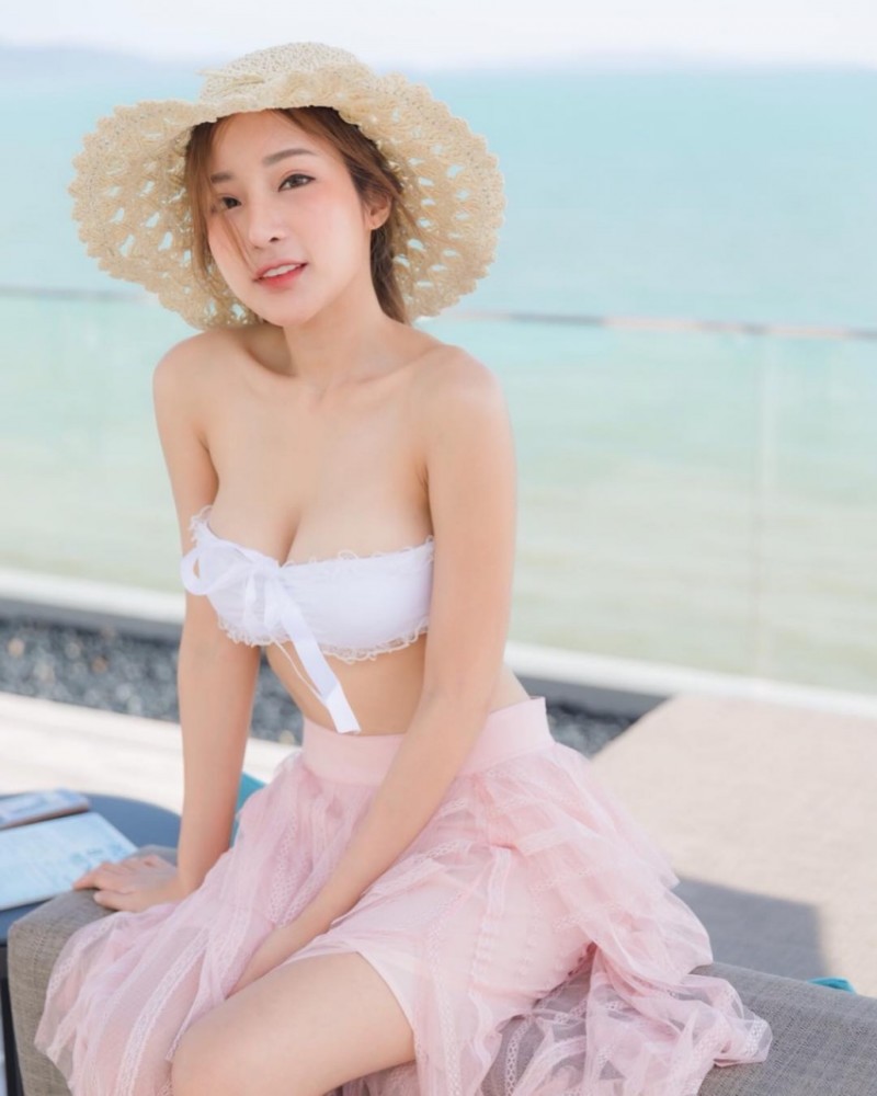 混血正妹 让人视线不得不往下的深邃乳沟,这个笑容这个奶整个犯规! 【捕鱼王】混血正妹 让人视线不得不往下的深邃乳沟,这个笑容这个奶整个犯规!