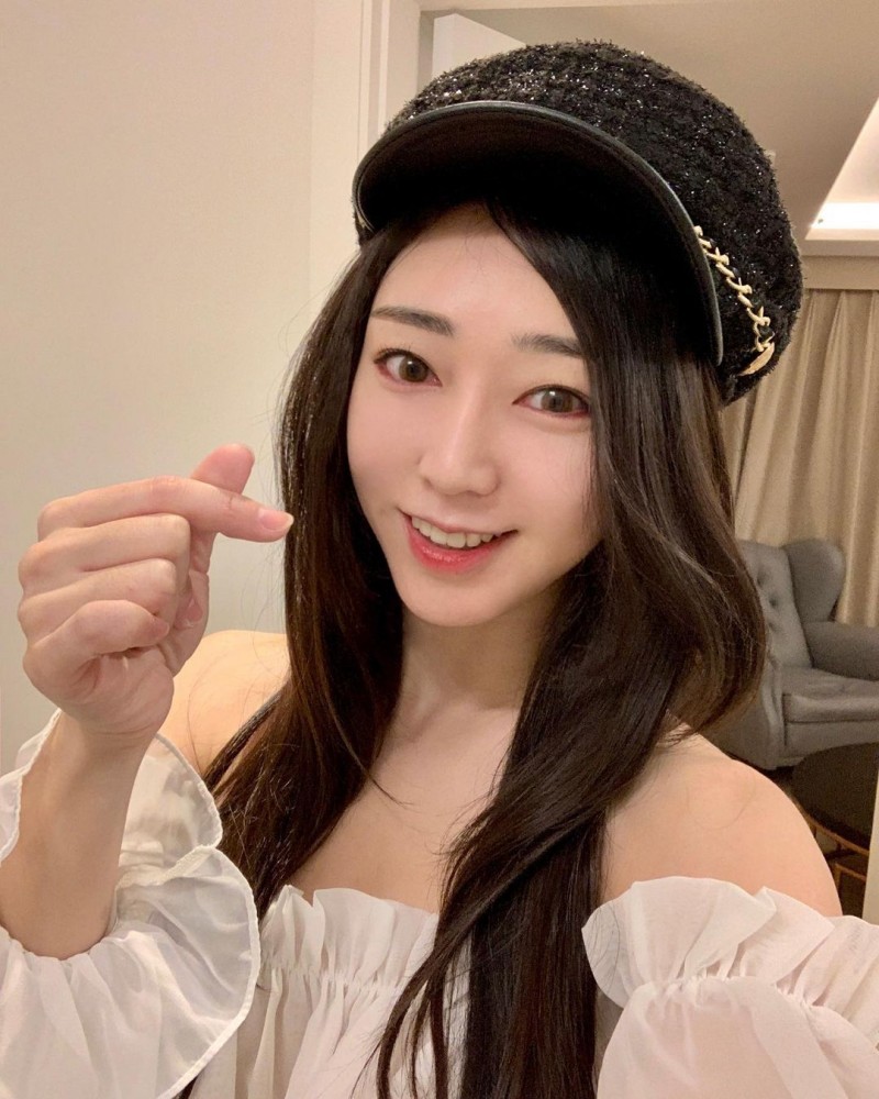 【捕鱼王】健身教练「루비우」超紧身裤展现迷人曲线下体「骆驼蹄」若隐若现超害羞