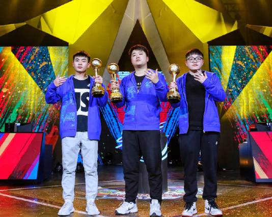 【捕鱼王】《街头篮球》斗鱼战队赛事全满贯 全国联赛新人辈出