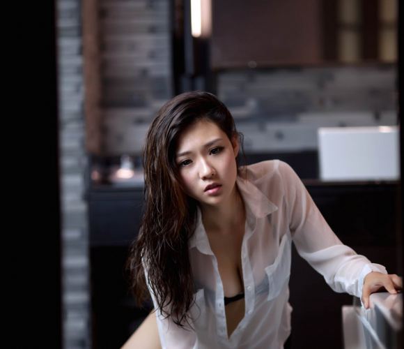 【捕鱼王】哺乳期领导要给他吃奶_他的手顺着腹部往下摸