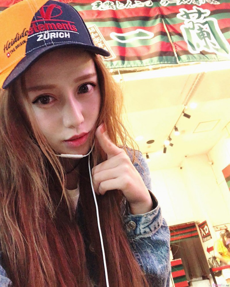 【捕鱼王】I级妖后张语昕浴袍辣照 爆乳妹子尺度大开只遮两点
