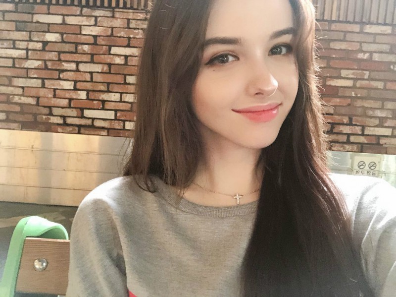 【捕鱼王】乌兹别克甜美正妹Karimova Elina 歌神翻唱流行歌曲吸粉数十万