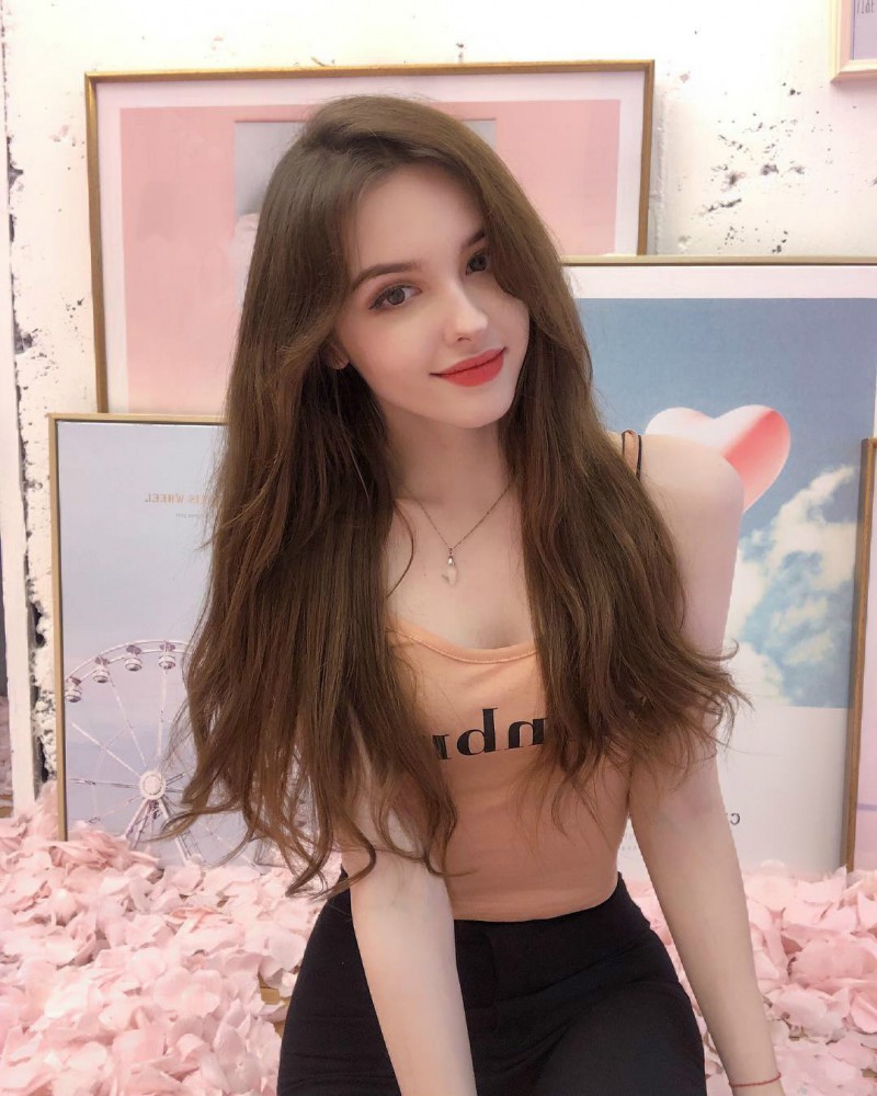 【捕鱼王】乌兹别克甜美正妹Karimova Elina 歌神翻唱流行歌曲吸粉数十万