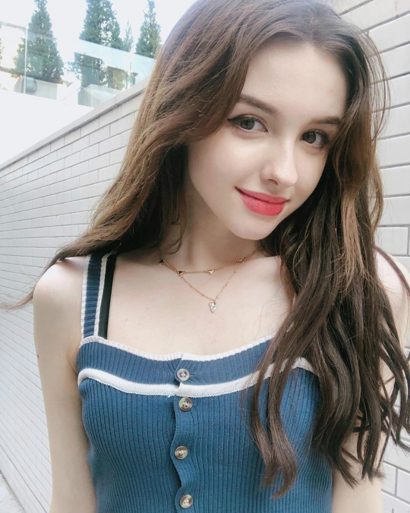 【捕鱼王】乌兹别克甜美正妹Karimova Elina 歌神翻唱流行歌曲吸粉数十万