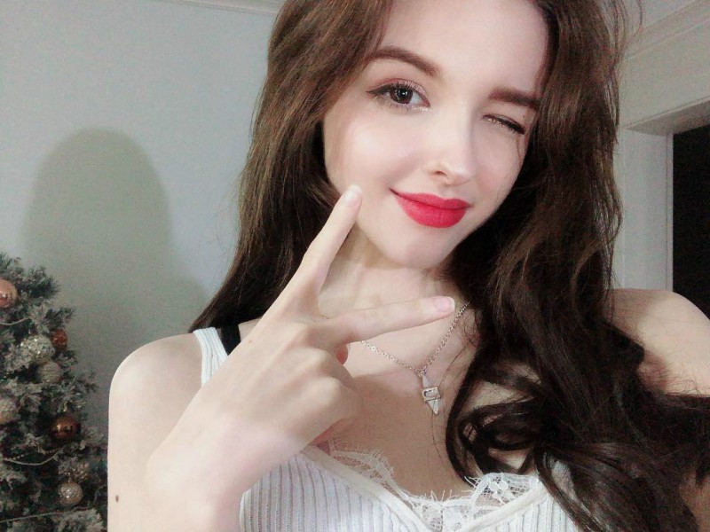 【捕鱼王】乌兹别克甜美正妹Karimova Elina 歌神翻唱流行歌曲吸粉数十万