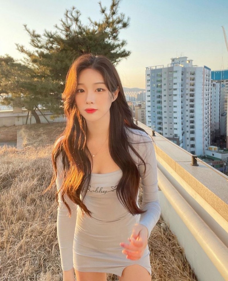 【捕鱼王】辣辣der!美正妹赏景「画面好低胸」,性感视角根本「海景第一排」!