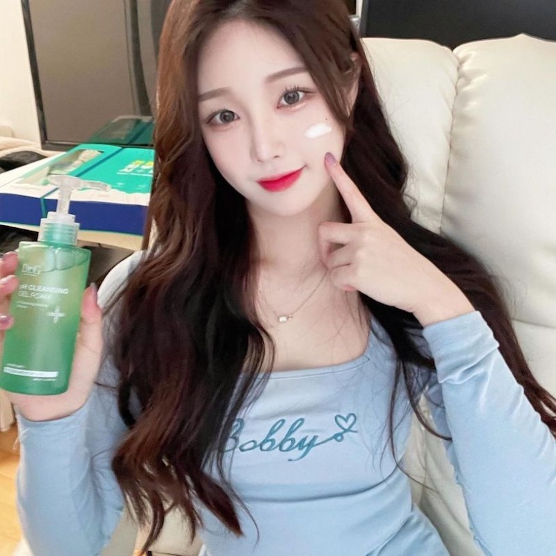 【捕鱼王】辣辣der!美正妹赏景「画面好低胸」,性感视角根本「海景第一排」!