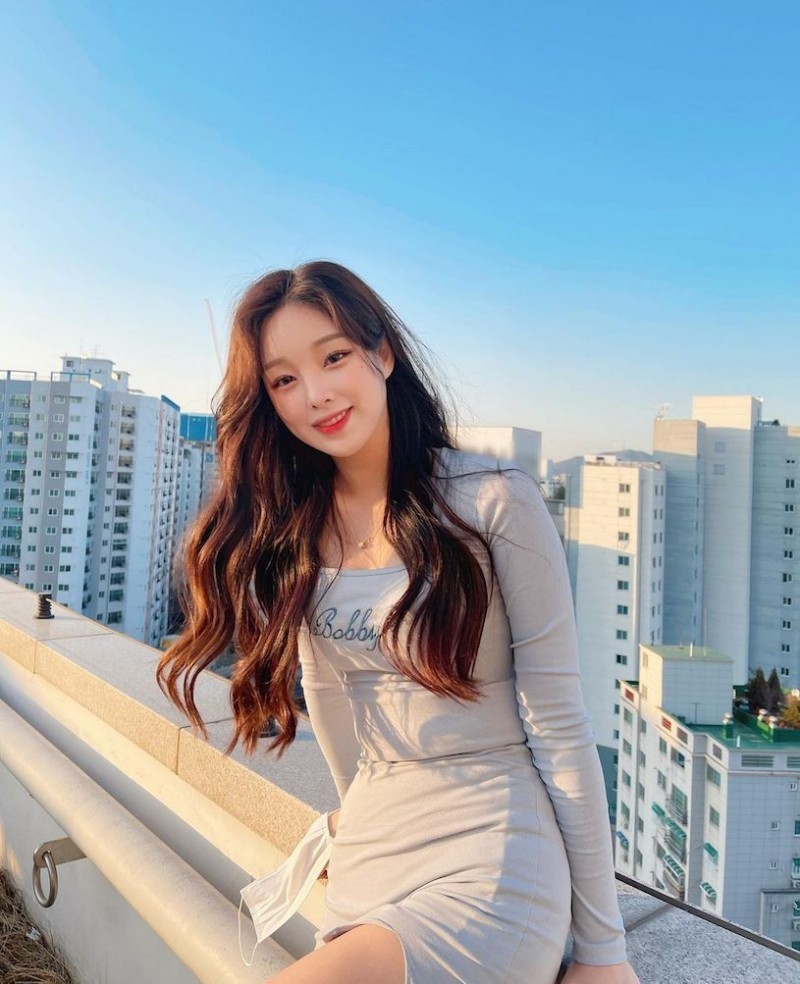 【捕鱼王】辣辣der!美正妹赏景「画面好低胸」,性感视角根本「海景第一排」!