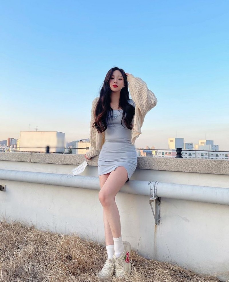 【捕鱼王】辣辣der!美正妹赏景「画面好低胸」,性感视角根本「海景第一排」!