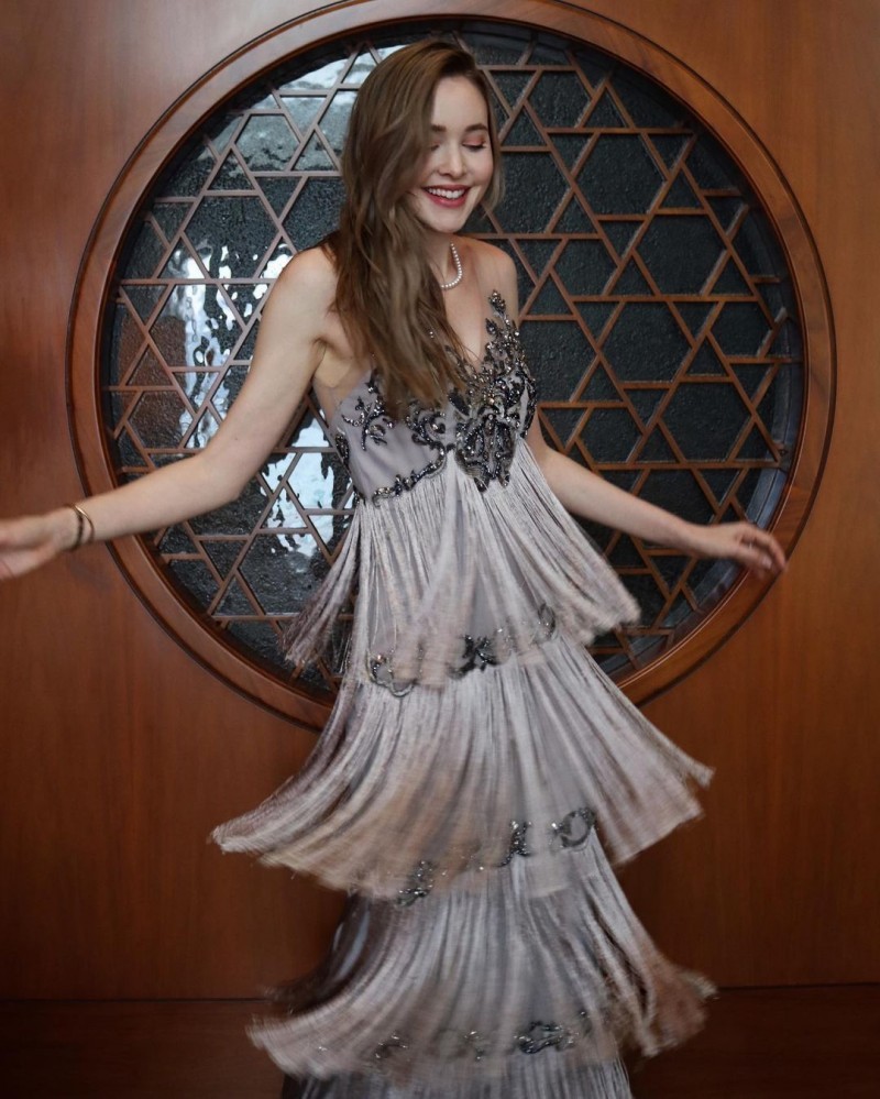 颜值即是正义！加拿大妹宛如真人版洋娃娃精致美颜X白皙肌肤充满仙气