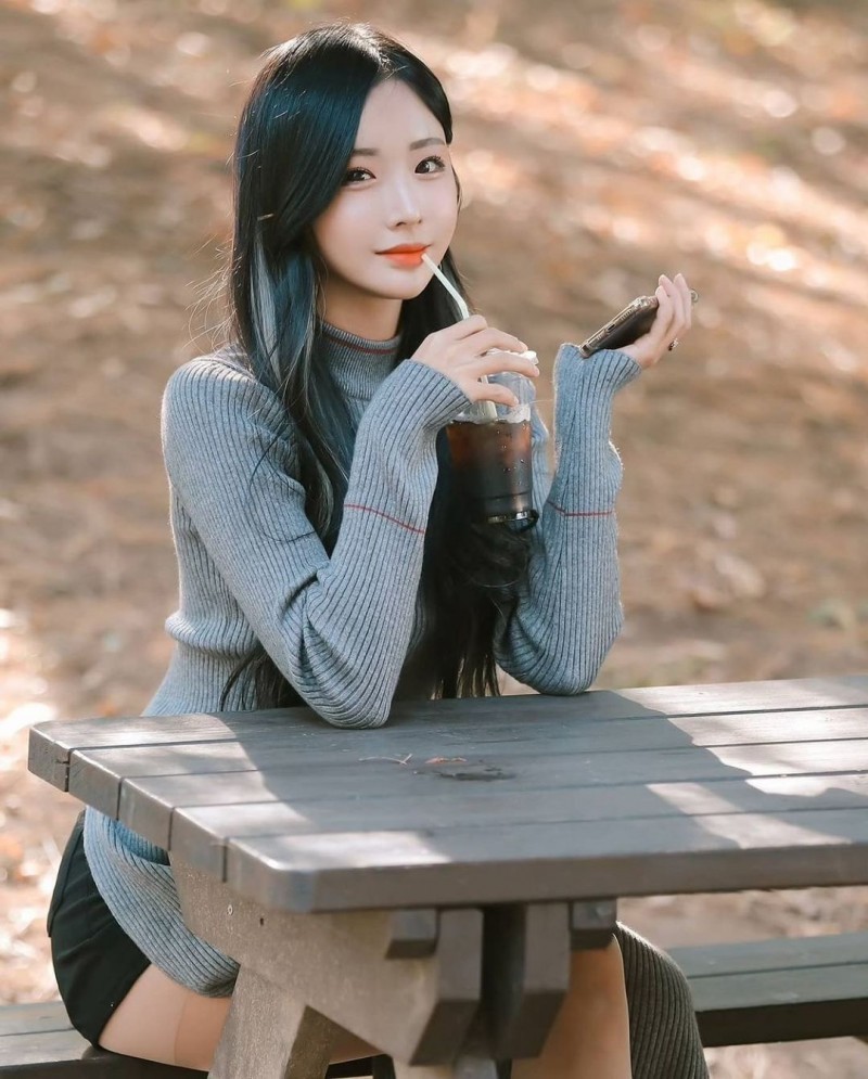 【捕鱼王】天菜长腿姐姐「오하빈」纤腰画面超冲突神级「九头身曲线」比例好到夸张