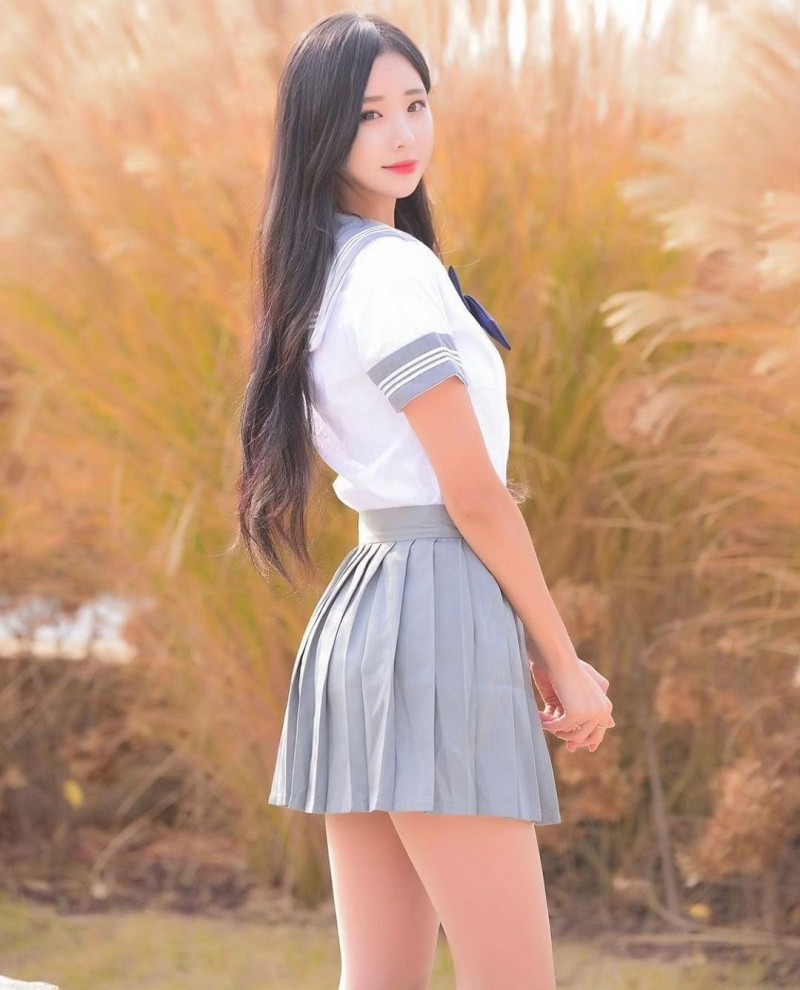 【捕鱼王】天菜长腿姐姐「오하빈」纤腰画面超冲突神级「九头身曲线」比例好到夸张