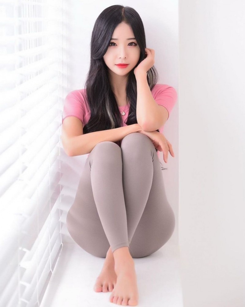 【捕鱼王】天菜长腿姐姐「오하빈」纤腰画面超冲突神级「九头身曲线」比例好到夸张