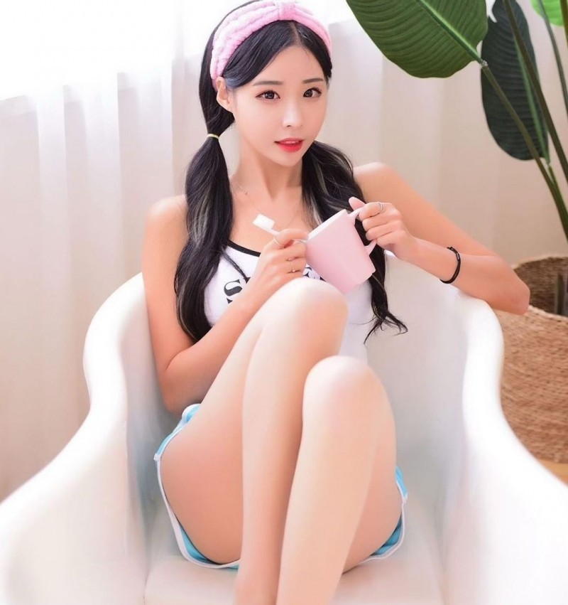 【捕鱼王】天菜长腿姐姐「오하빈」纤腰画面超冲突神级「九头身曲线」比例好到夸张