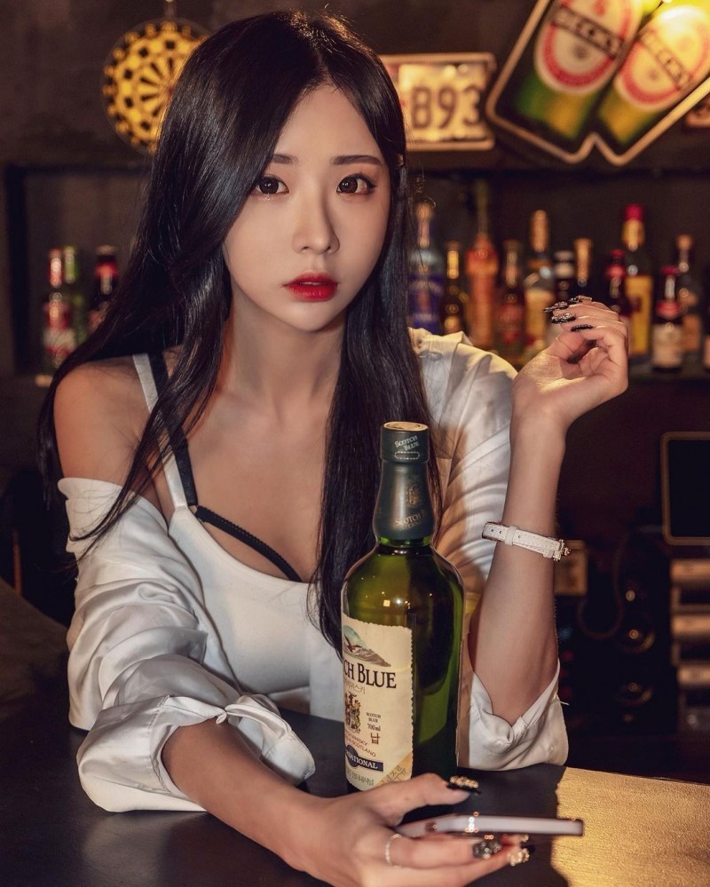 【捕鱼王】天菜长腿姐姐「오하빈」纤腰画面超冲突神级「九头身曲线」比例好到夸张