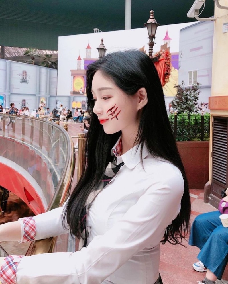 【捕鱼王】辣辣der!美正妹赏景「画面好低胸」,性感视角根本「海景第一排」!