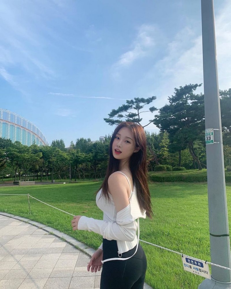 【捕鱼王】辣辣der!美正妹赏景「画面好低胸」,性感视角根本「海景第一排」!