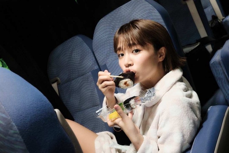 【捕鱼王】短发好逆龄!写真偶像《菜乃花》浑圆险溢出泳衣!
