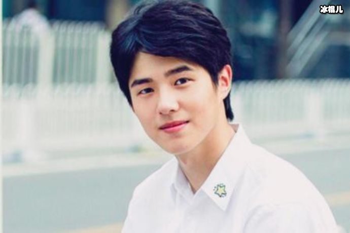 【捕鱼王】刘昊然素颜被粉丝拍到,用手挡脸粉丝称呼太可爱了