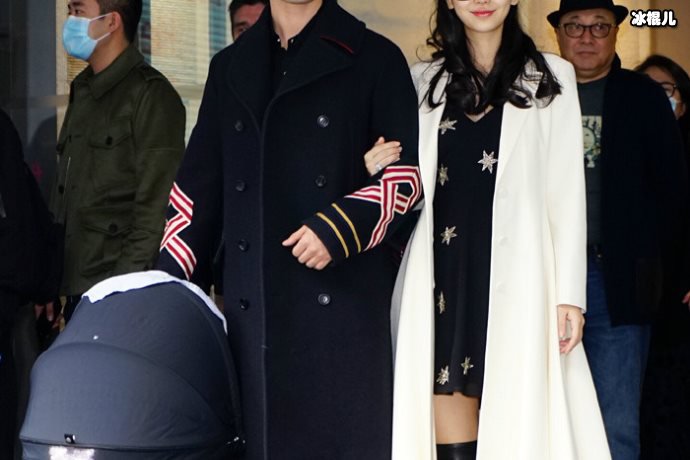 【捕鱼王】黄晓明杨颖带儿子看病,举止亲密力破婚变传闻孩子状况让人担忧