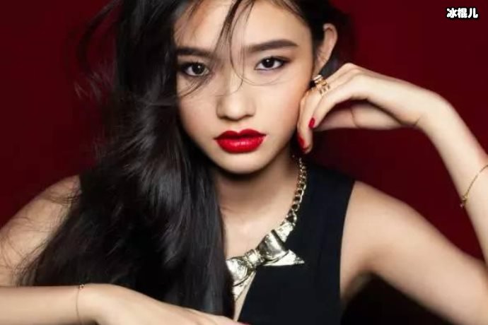 【捕鱼王】林允在社交平台上和网友分享跳舞的视频,穿露脐装性感漂亮