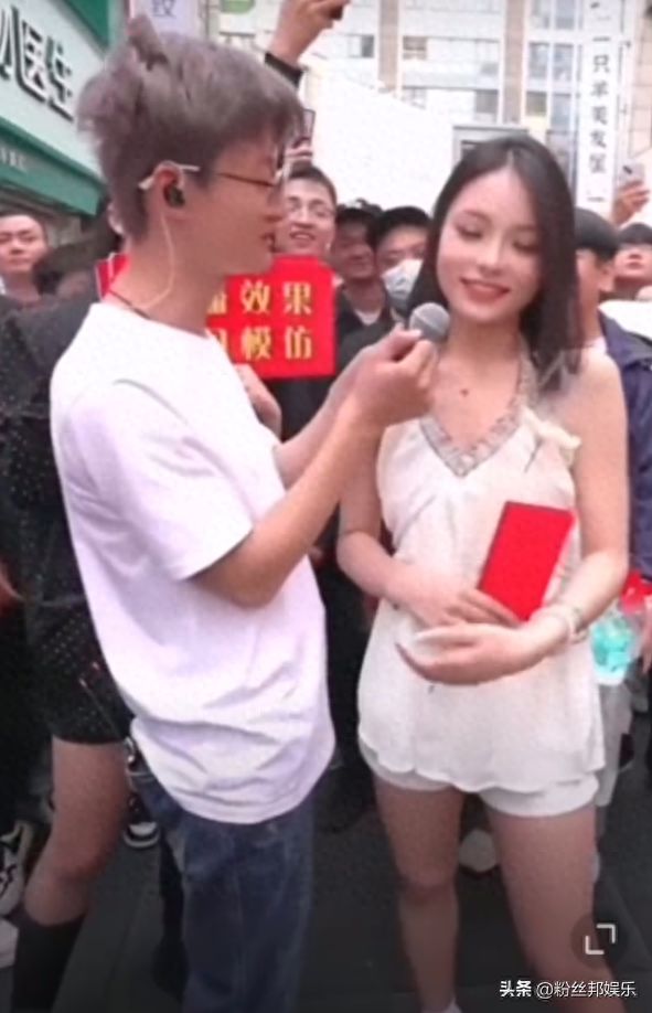 【捕鱼王】用红包“亲吻”女孩的脸，祁天道被指低俗直播，曾回应是雅俗共赏【EV扑克官网】