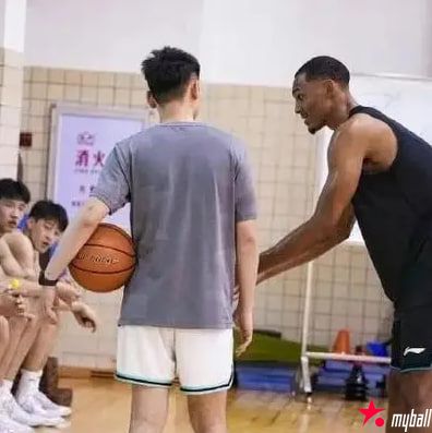 迈博体育 广东宏远新援喊出惊人口号!杜锋闻言胆战心惊