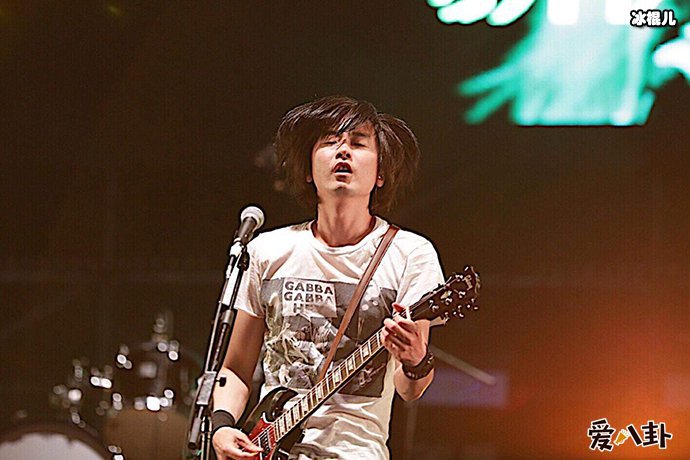 【捕鱼王】彭磊是谁? 带你深入了解新裤子乐队主唱他的世界