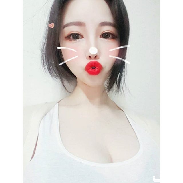 【捕鱼王】最愛滿滿的局部大特寫！韓國妹子擠爆畫面的「白嫩大奶」挑逗到不行的嫩唇：看得都熱了