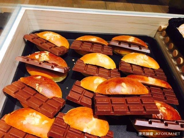 【捕鱼王】巧克力控要瘋了!這麵包裡竟夾了一整片巧克力?網友:老闆真豪邁