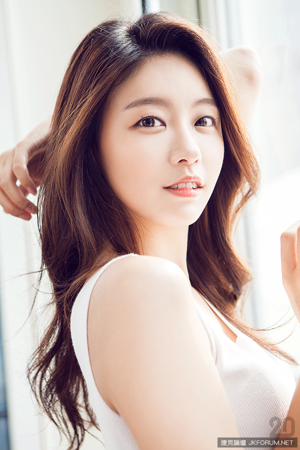 【捕鱼王】佔據學校版面甚至連製作單位都曾打電話詢問，網友期待成為第二個性感女團成員的佳英