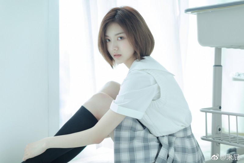 【捕鱼王】冷冽般致命回眸！重慶校花「米屁」精緻耐看超高顏值+冰霜高冷氣質　讓人下體凍住硬硬