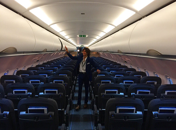 【捕鱼王】爽呆了！坐飛機環遊世界，一手喝香檳一手摟空姐還能月領２２０Ｋ！