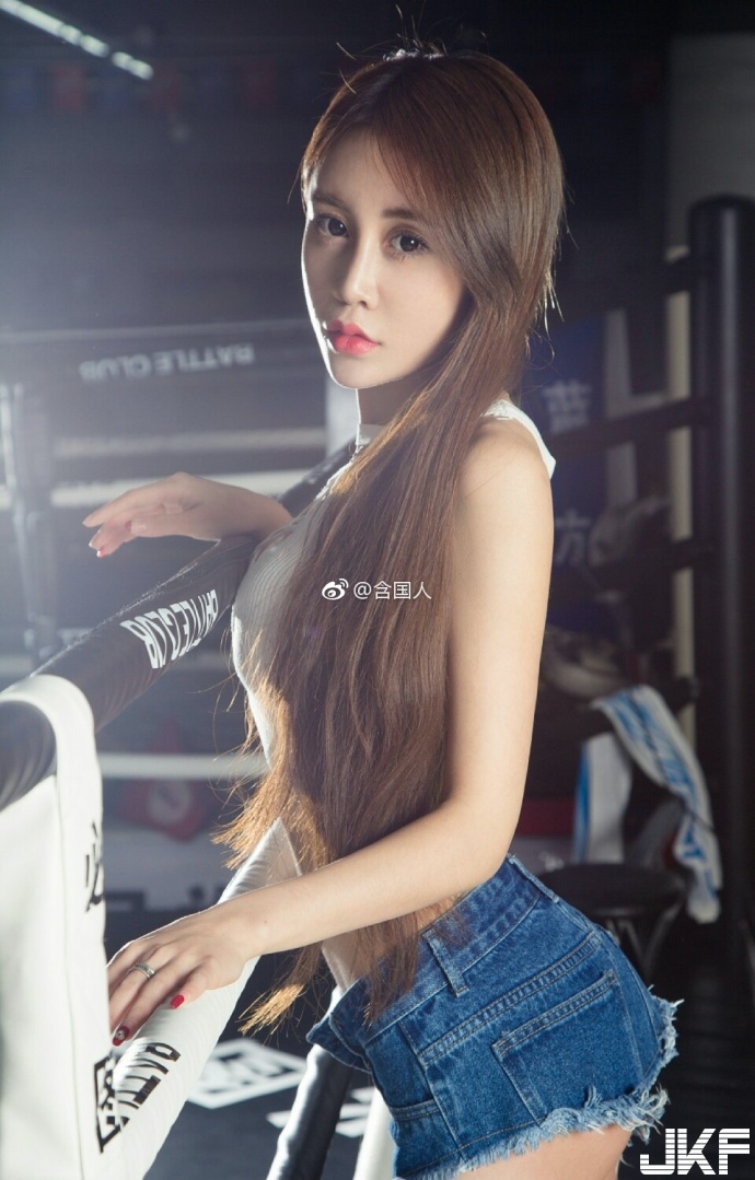 【捕鱼王】不用出拳靠爆乳就讓我投降！火辣性感美女「琪歌」在拳台大露南半球酥胸打拳：超兇猛！