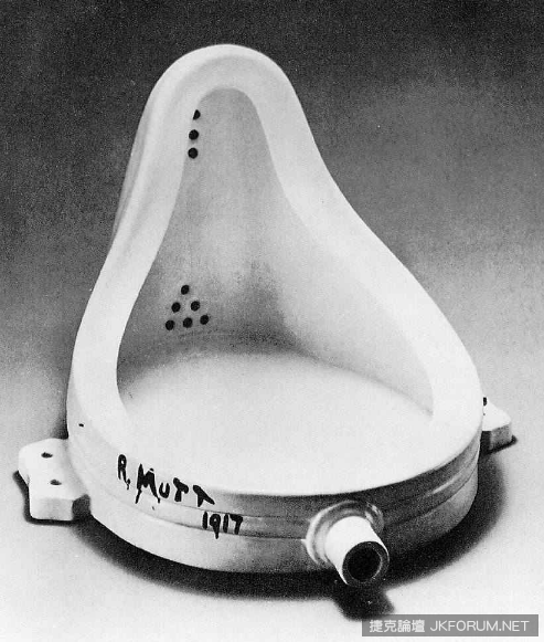 【捕鱼王】一名男子實驗將自己的眼鏡放在美術館地板　結果真的被當作藝術作品圍觀…