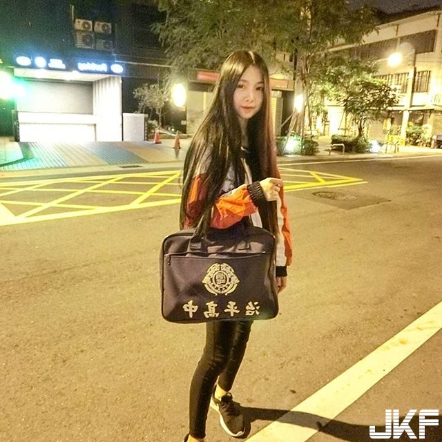 【捕鱼王】清純學生妹！「治平高中」長髮學生妹烏黑大眼還有細長腿，穿上學生制服學長會受不了！