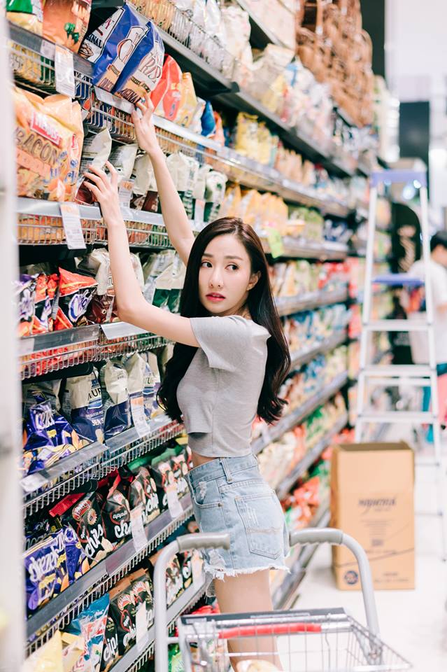 【捕鱼王】忍不住在賣場發展SOD！捕獲賣場野生妹子，超空靈眼神加一件短熱褲，完全擄獲我心….