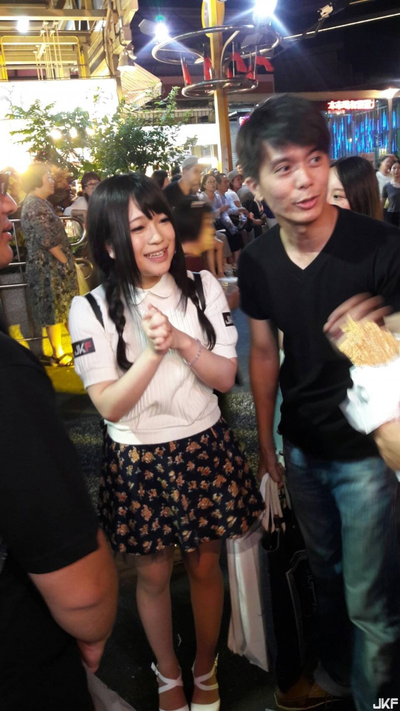 【捕鱼王】發生什麼事！士林夜市暴動竟是因野生女優出沒！