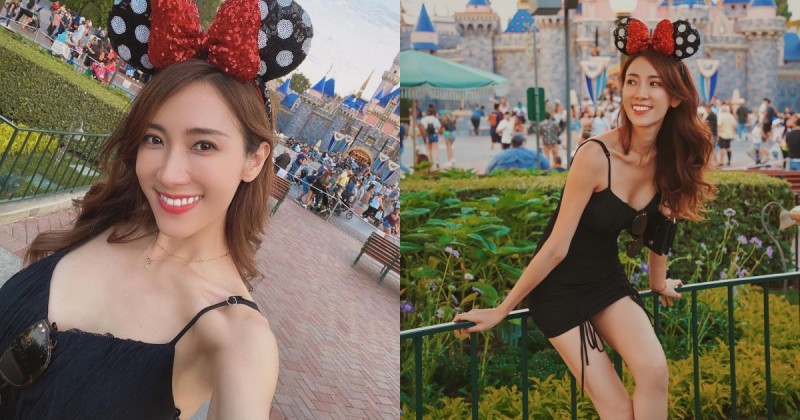 【捕鱼王】迪士尼出沒「氣質美乳甜心」，細肩帶小洋裝秀「性感好身材」，海邊穿搭更火辣！