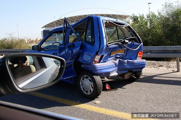 【捕鱼王】遇到車禍發生時，為何不要立刻去救車裡的人？原來大家都容易忽略這種危險情況！